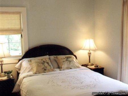 Bluecrest Bed And Breakfast ไนแอการาฟอลส์ ห้อง รูปภาพ