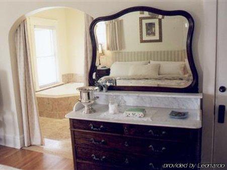 Bluecrest Bed And Breakfast ไนแอการาฟอลส์ ห้อง รูปภาพ